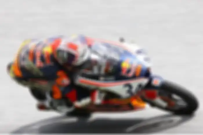Pembalap Indonesia Mario Suryo Aji tambah poin di Red Bull Rookies Cup seri Styria, Race 2 malam ini jangan sampai lewat.