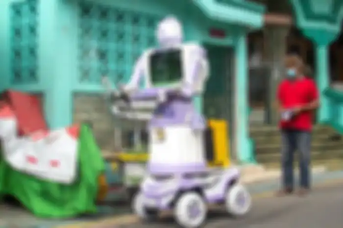 Robot Delta buatan warga Surabaya dari bahan bekas menjadi alat penyedia kebutuhan warga Desa Tembok Gede, Surabaya yang sedang menjalankan isolasi mandiri (isoman)