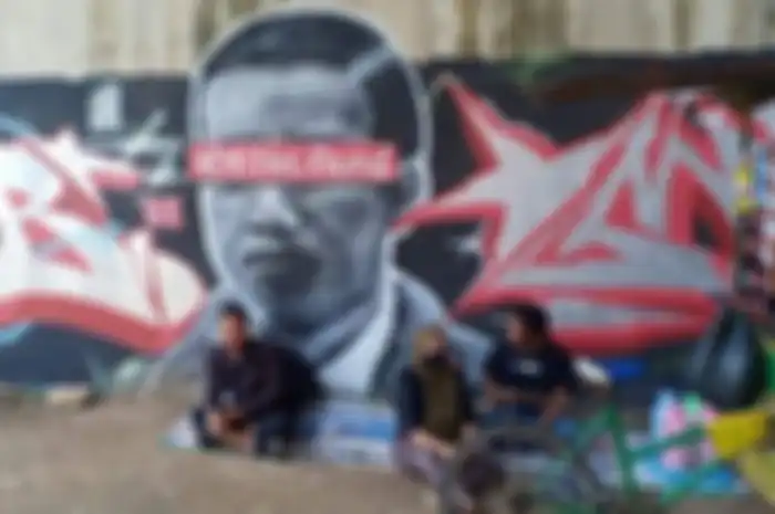 Foto mural di kolong jembatan di wilayah Batuceper, Tangerang, Banten, mendadak viral usai dihapus polisi.