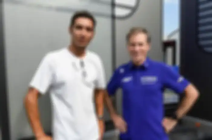 Pembalap WSBK, Toprak Razgatlioglu terciduk foto bareng bos Yamaha, Lin Jarvis di MotoGP Austria 2021, pertanda apa?