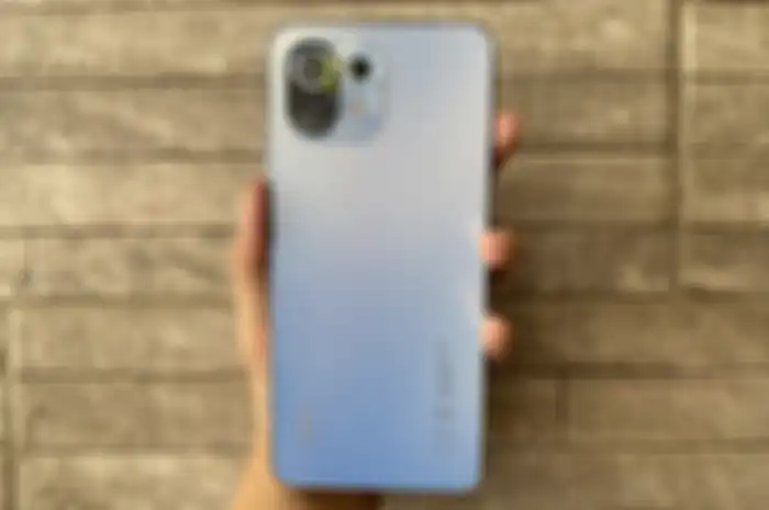 Xiaomi Mi 11 Lite varian Bubblegum Blue.