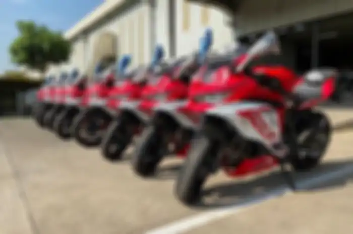 Motor baru Kawasaki Ninja ZX-25R Passion Red