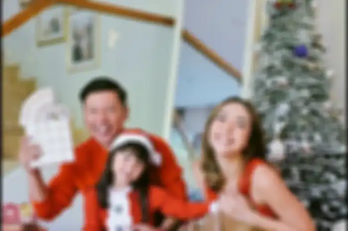 Foto Gisel rayakan Natal bareng Gading Marten dan Gempi di akhir tahun 2020.