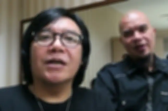 Ari Lasso (Kiri) & Ahmad Dhani (Kanan)