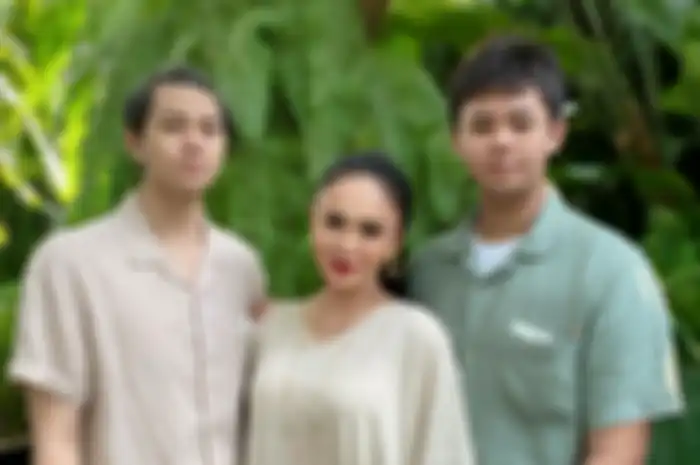 Yuni Shara dan 2 anaknya
