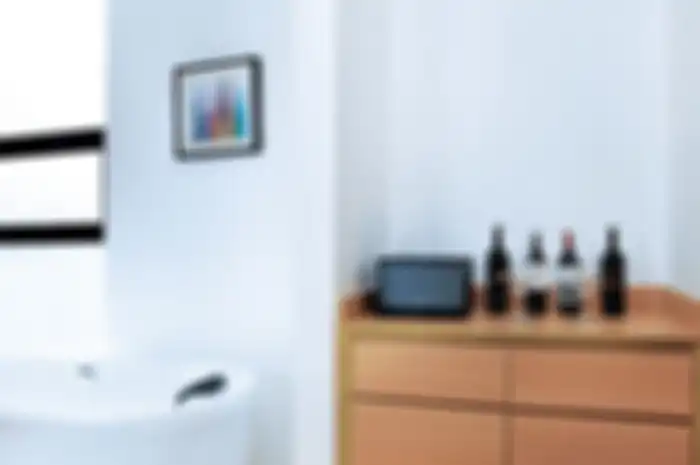 Area bathtup dilengkapi meja bar mendukung aktivitas relaksasi dan bersantai. 