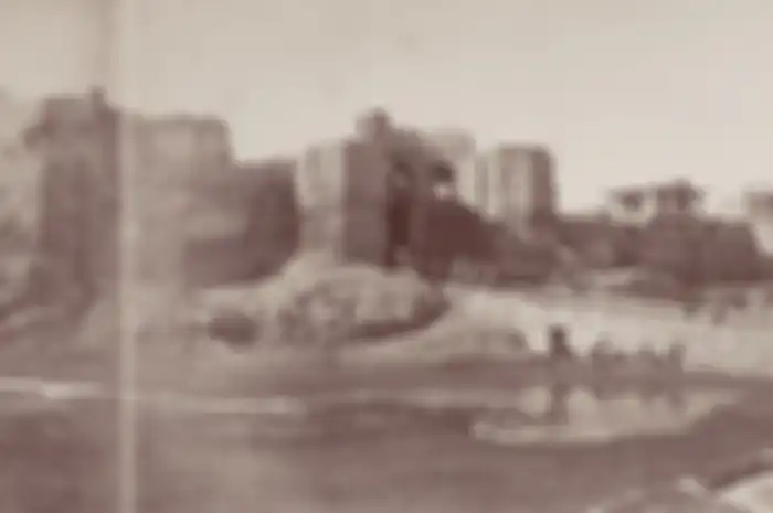 Inilah pemandangan kota Kabul di Afghanistan pada tahun 1879, dengan benteng Bala Hissar yang usianya berabad lampau.