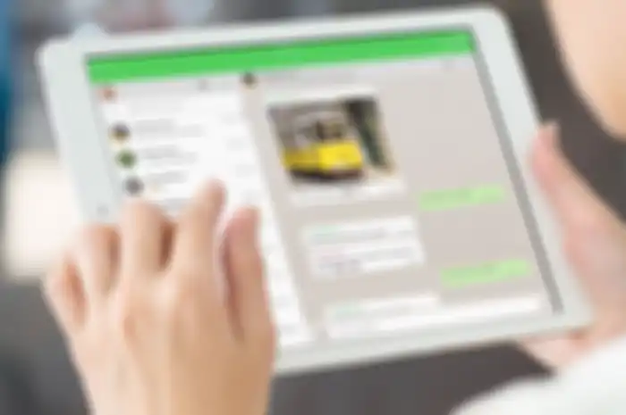 Ilustrasi penggunaan Whatsapp di iPad