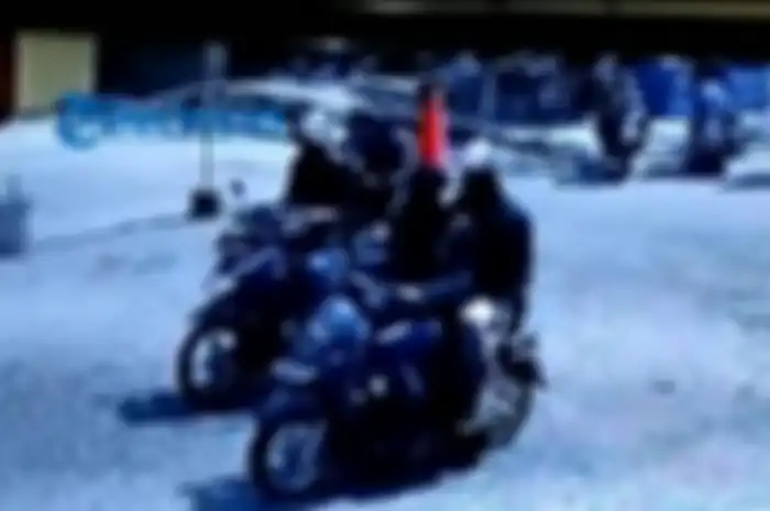Polisi mendalami foto pelaku perampokan toko emas di Medan, Sumatera Utara yang terekam kamera CCTV. 