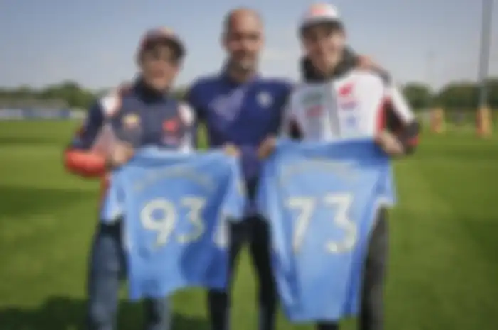 Marc dan Alex Marquez pose bareng Pep Guardiola