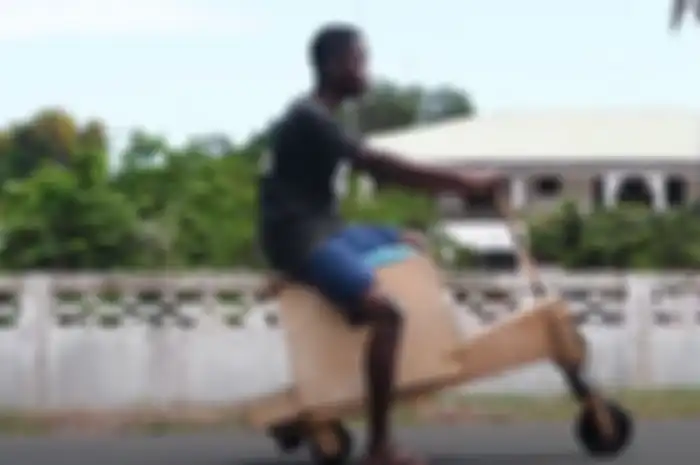 Motor listrik tenaga matahari buatan seorang ABG ini bikin kagum, pakai bodi kayu!