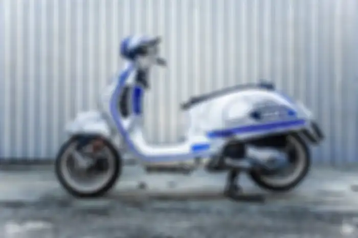 Modifikasi Vespa GTS300 Super Sport bertema Star Wars.