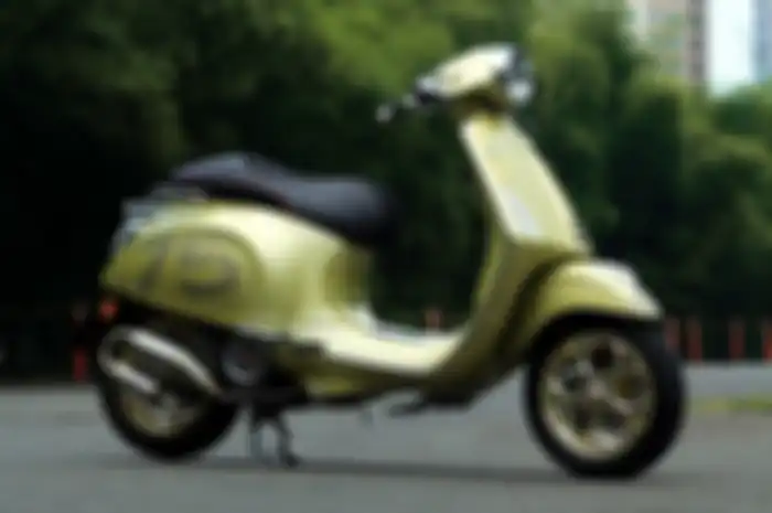 Modifikasi Vespa Primavera 75th Anniversary, berubah drastis banyak part custom, knalpotnya bikin melotot.