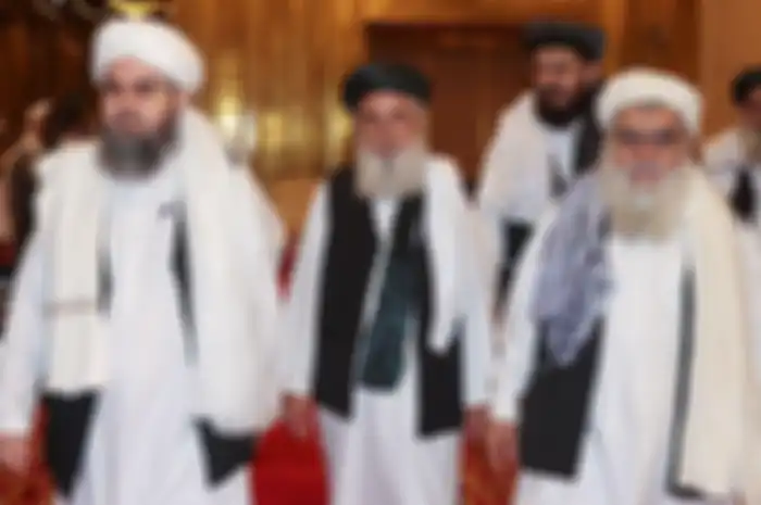 Negosiator Taliban bertemu di Qatar saat pertempuran berkecamuk.