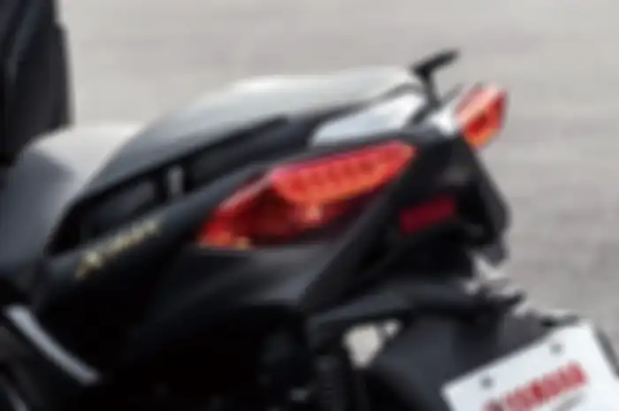 Jok belakang Yamaha XMAX lebar dan kurang nyaman buat yang pendek