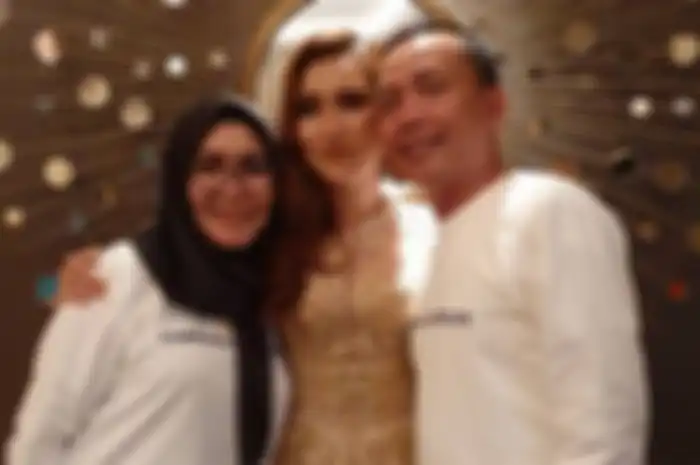 Umi Kalsum, Ayu Ting Ting, dan Ayah Rozak.