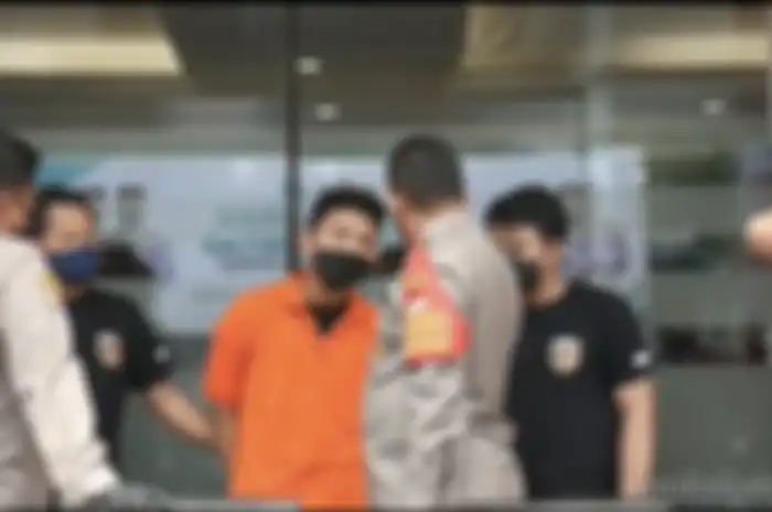 Pelaku pembunuhan wanita di hotel Picasso Inn Jaksel ini gampang dikenali dari foto CCTV yang terpasang. 
