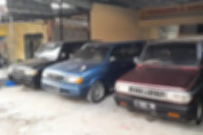 Ilustrasi Toyota Kijang Super . 