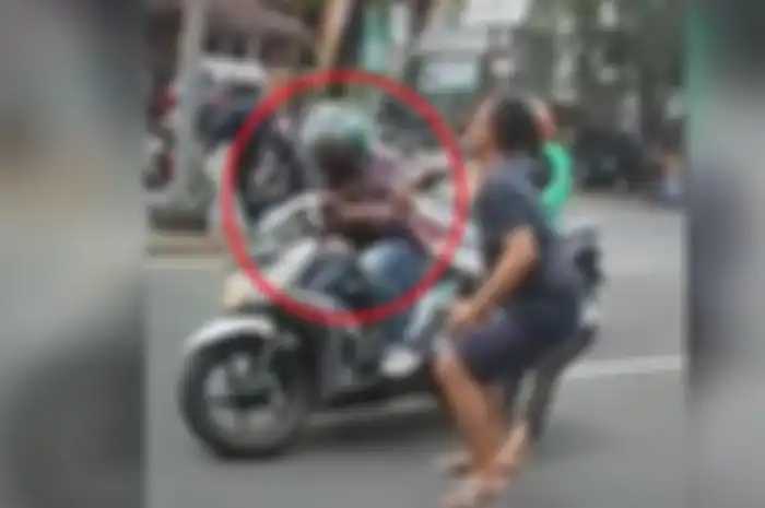 Motor yang diduga kredit macet ditarik paksa debt collector 