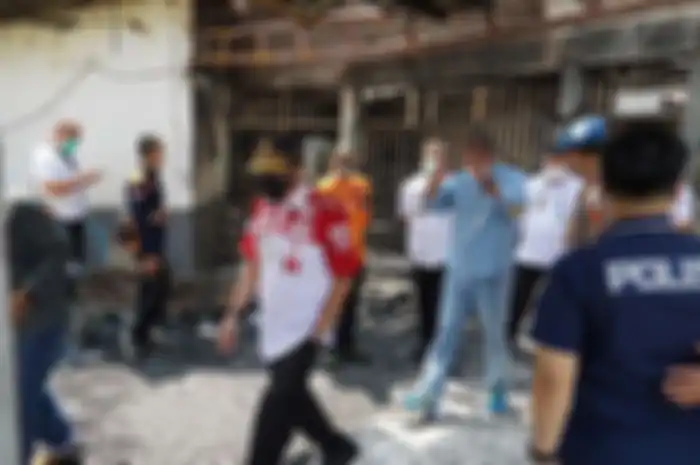 Foto Menteri Hukum dan HAM (Menkumham) Yasonna Laoly di depan wartawan jadi sorotan. Netizen ramai berkomentar. 