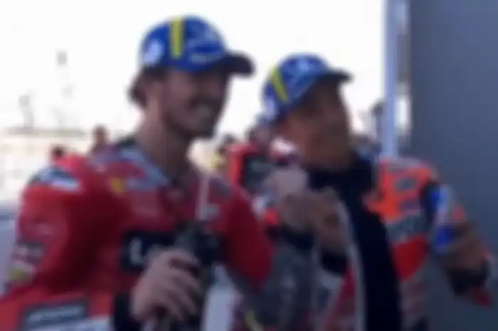 Pembalap MotoGP bersama sponsor minumannya