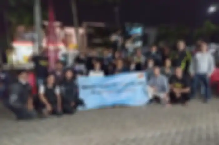 Komunitas LA 32 Riders memberikan modal usaha untuk UMKM