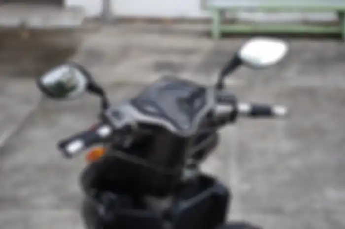 Ilustrasi kaca spion. Pakar safety riding kasih penjelasan kenapa spion motor ada dua.