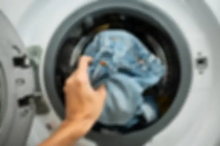 langkah mencuci celana jeans