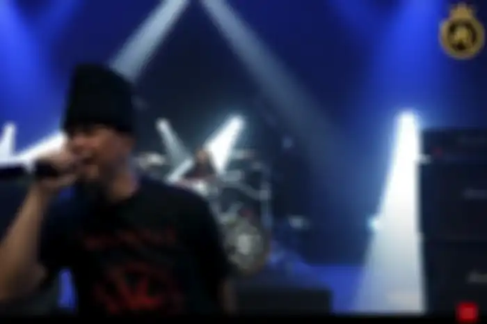 Salah satu konten Video Legend di mana dirinya berduet dengan Burgerkill beberapa waktu lagu.