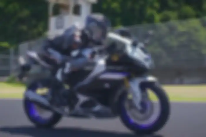 Yamaha R15M. Yamaha R15 V4 Bikin Geger, Ternyata Teknologinya Lebih Canggih dari yang Ada di Indonesia