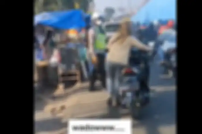 Dorong motor biar enggak ditilang