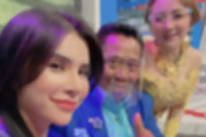 Sebelum dilarikan ke rumah sakit, Tukul Arwana masih sempat mengunggah foto bareng wanita cantik di akun Instagram pribadinya. 