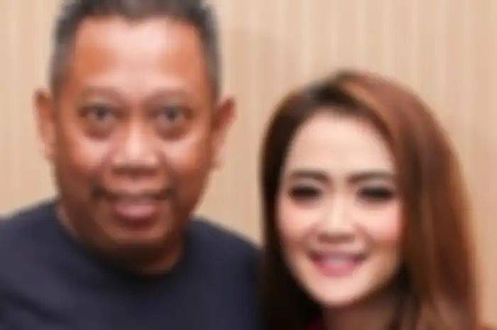 Foto Tukul Arwana bareng Vega Darwanti banjir doa dari rekan pesohor lainnya. 