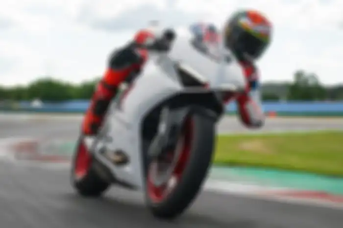 Pecco Bagnaia saat menjajal Ducati Panigale V2 955 cc