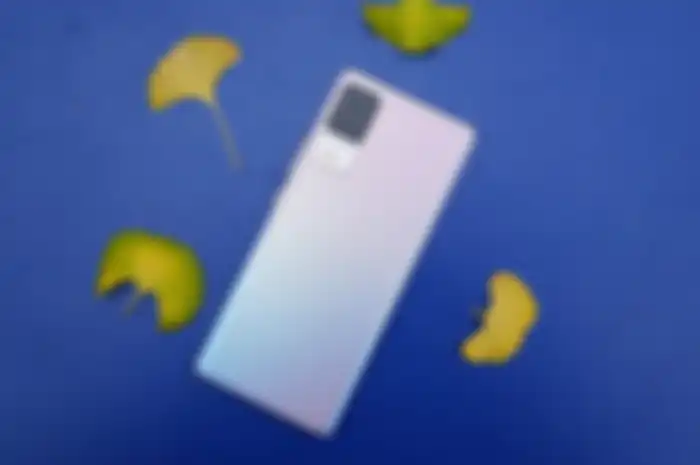 Desain Xiaomi CIVI dengan skema Triple Camera.
