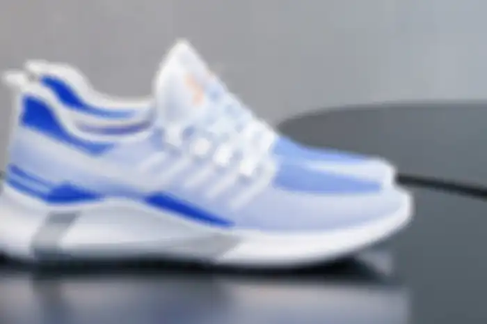 Murah tapi Bergaya, Larocking Rilis Sepatu Anti Jebol, Nyaman di Kantong!