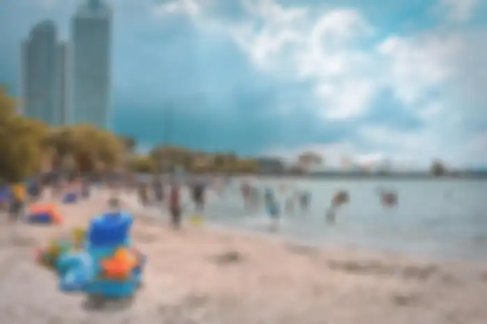 Ilustrasi Pantai Ancol. Asyik, selama bulan Ramadhan 2023 Ancol gratis tiket masuk pengunjung. Bisa ngabuburit sambil naik motor ke sini nih!