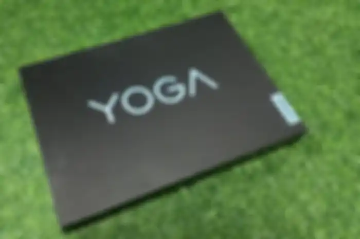 Unboxing Lenovo YOGA Slim 7i Pro.
