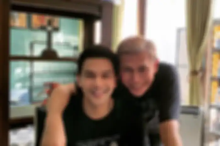 Paman Jonathan Frizzy, Benny Simanjuntak makin getol mengunggah foto bukti kekekasan Dhena Devanka di Instagram. 
