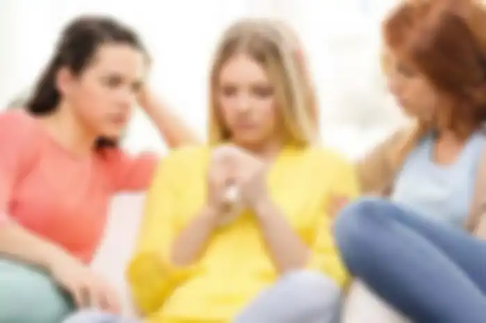 Alasan jangan cerita tentang pacar ke teman