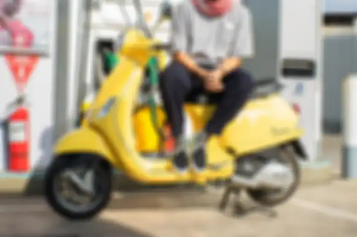 Rayakan satu dekade, Scooter VIP berkolaborasi dengan SKO Shoes meluncurkan sneakers  yang kalcer banget buat skuteris.