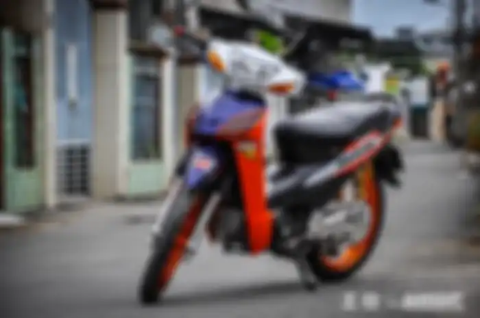 Modifikasi Honda Supra Fit tampil kece pakai livery balap plus aksesoris mewah.