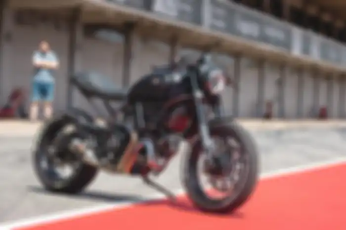  Ubah kodrat, modifikasi Ducati Scrambler Icon rombak jadi cafe racer kece.