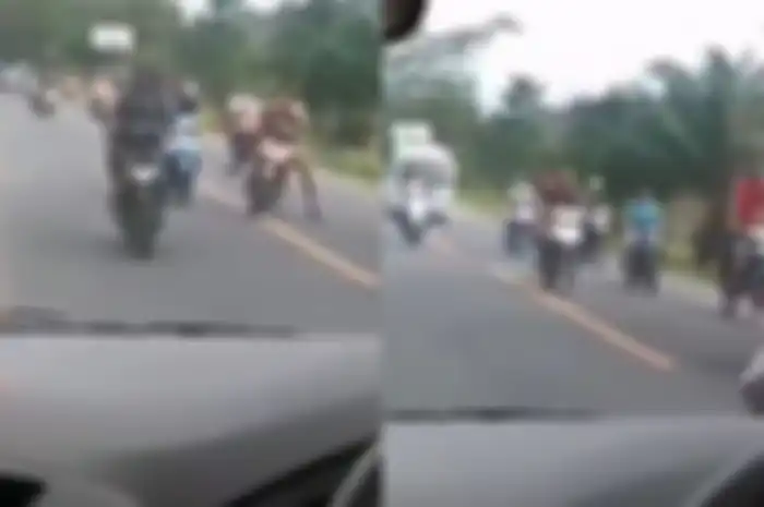 Bak gaya pembalap MotoGP mau start, pemotor konvoi ugal-ugalan saat mengiringi ambulans.