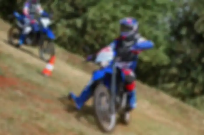 Motor trail WR 155R pakai pelek jari-jari