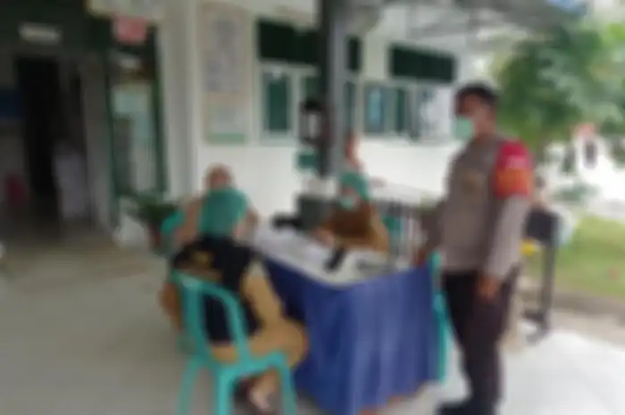 Foto tampang Kapolsek Parigi Iptu IDGN banyak dicari netizen di media sosial usai kabar pencopotan jabatan oknum polisi ini diliput berbagai media.