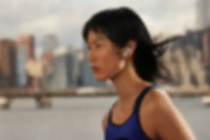 AirPods 3 dilengkapi sertifikasi IPX4 sehingga membuatnya tahan air dan keringat