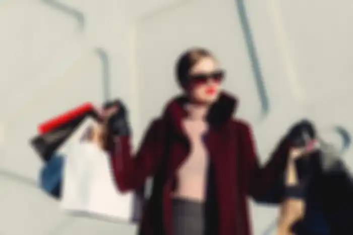 Ilustrasi orang yang kecanduan berbelanja alias shopaholic.