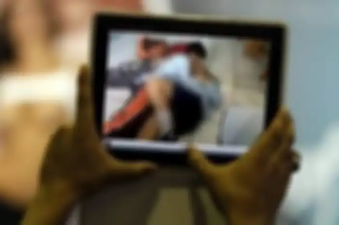 Ilustrasi nonton Video Mesum 