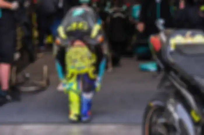 Valentino Rossi memakai helm bermakna khusus pada MotoGP Emilia Romagna 2021